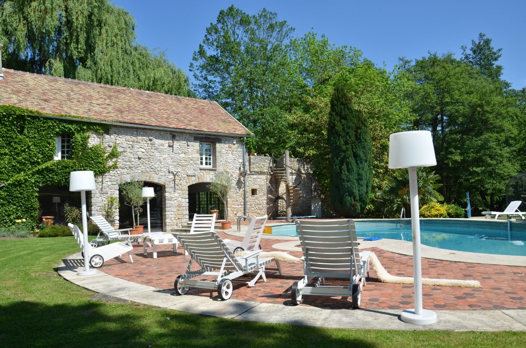 La piscine et une partie du moulin